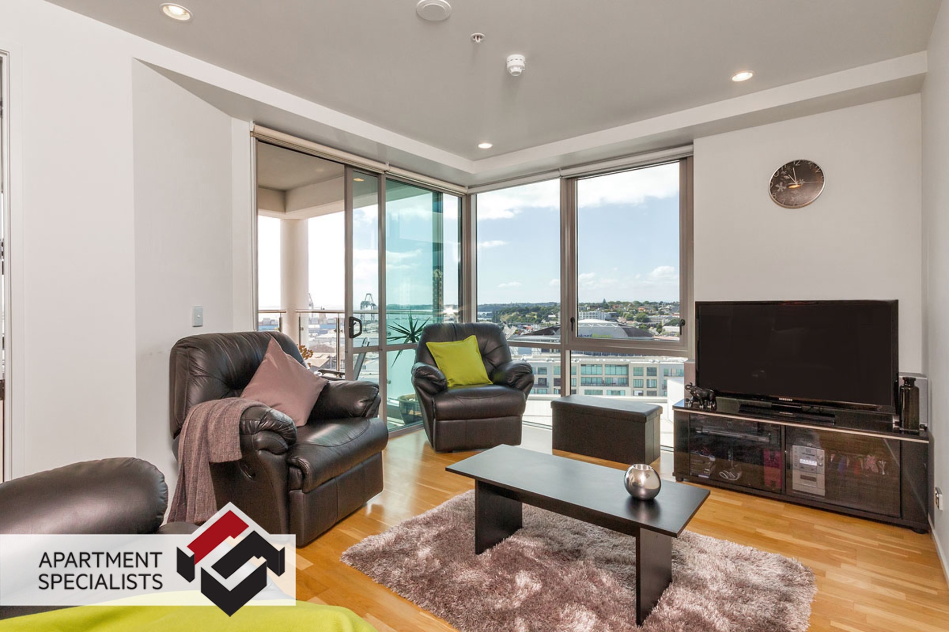 1 | 30 Beach Road, City Centre | Apartment Specialists