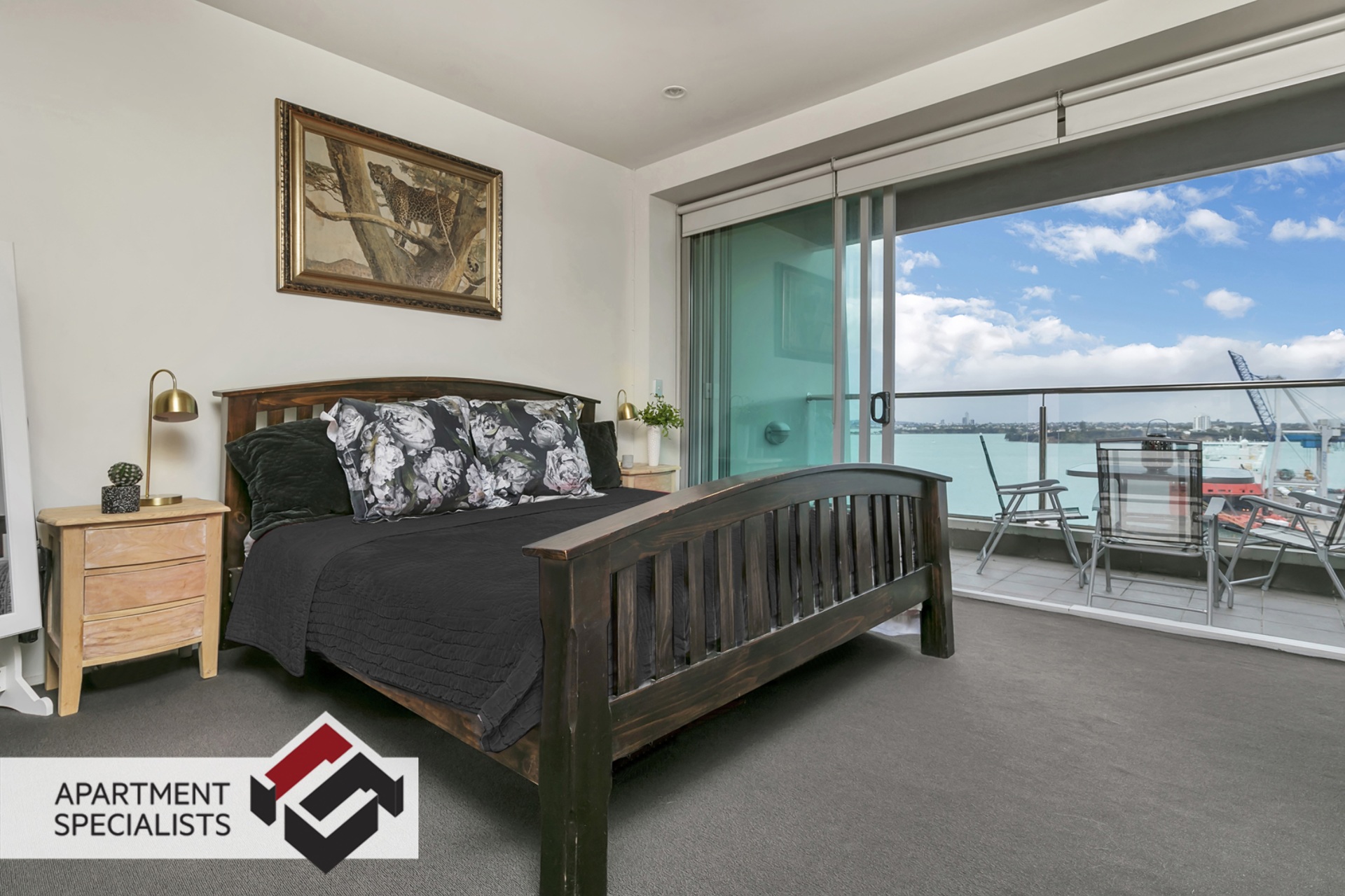 11 | 2 Beach Road, City Centre | Apartment Specialists