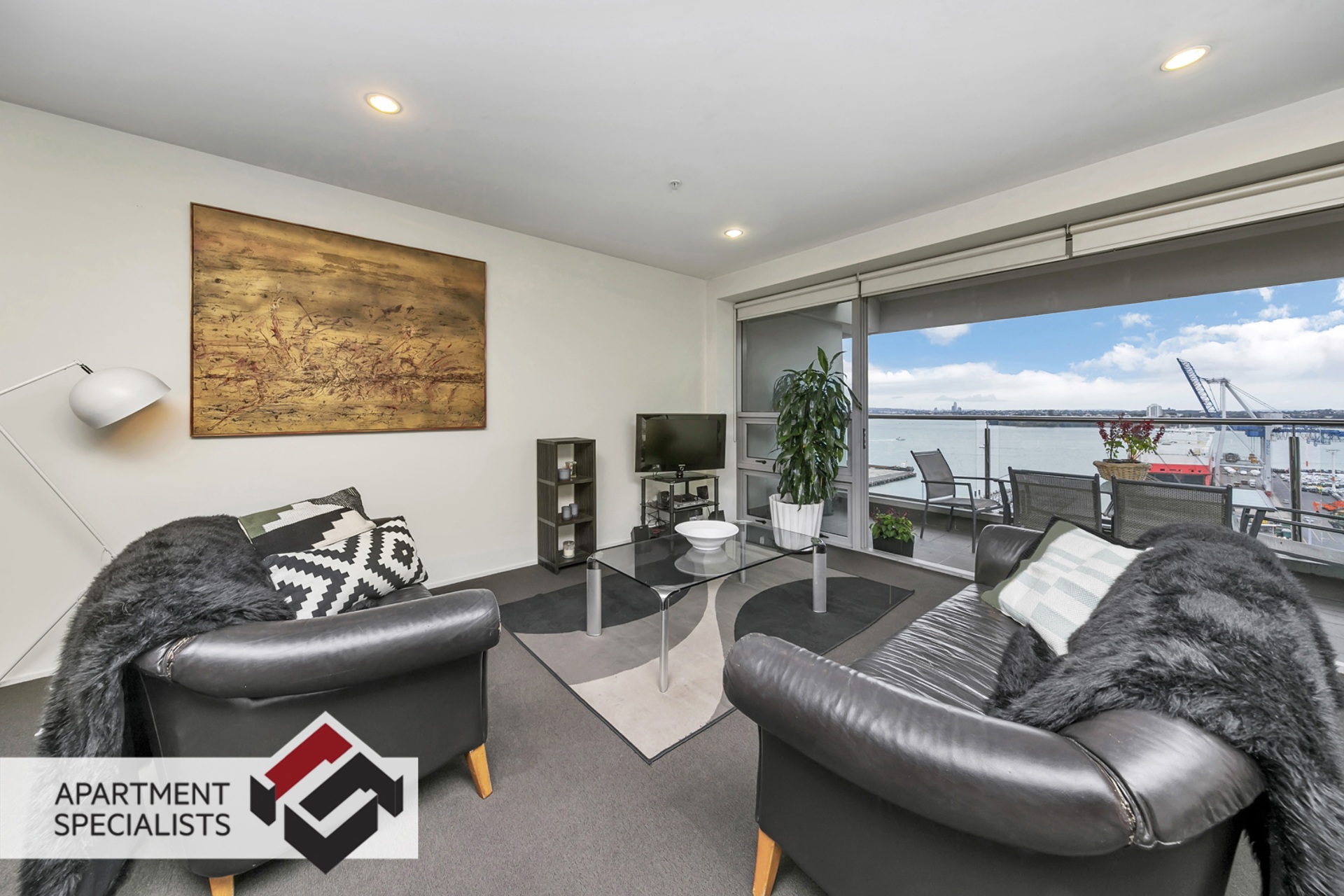 2 | 2 Beach Road, City Centre | Apartment Specialists
