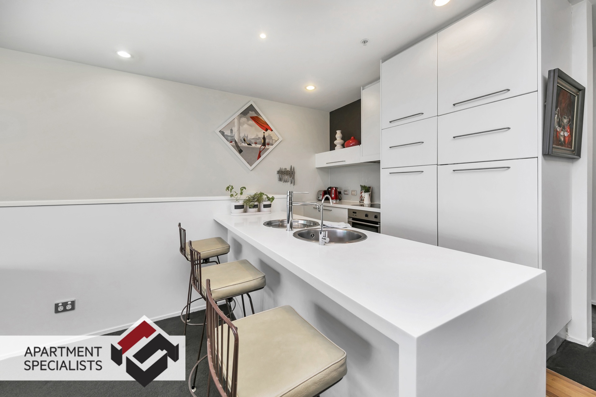 5 | 2 Beach Road, City Centre | Apartment Specialists